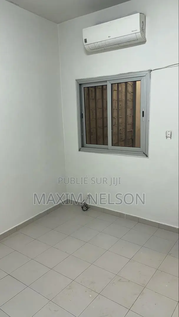 1chbre Studio dans Yoff à Louer