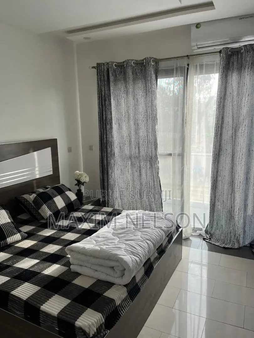 Meublé 2chbre Appartement dans Yoff à Louer