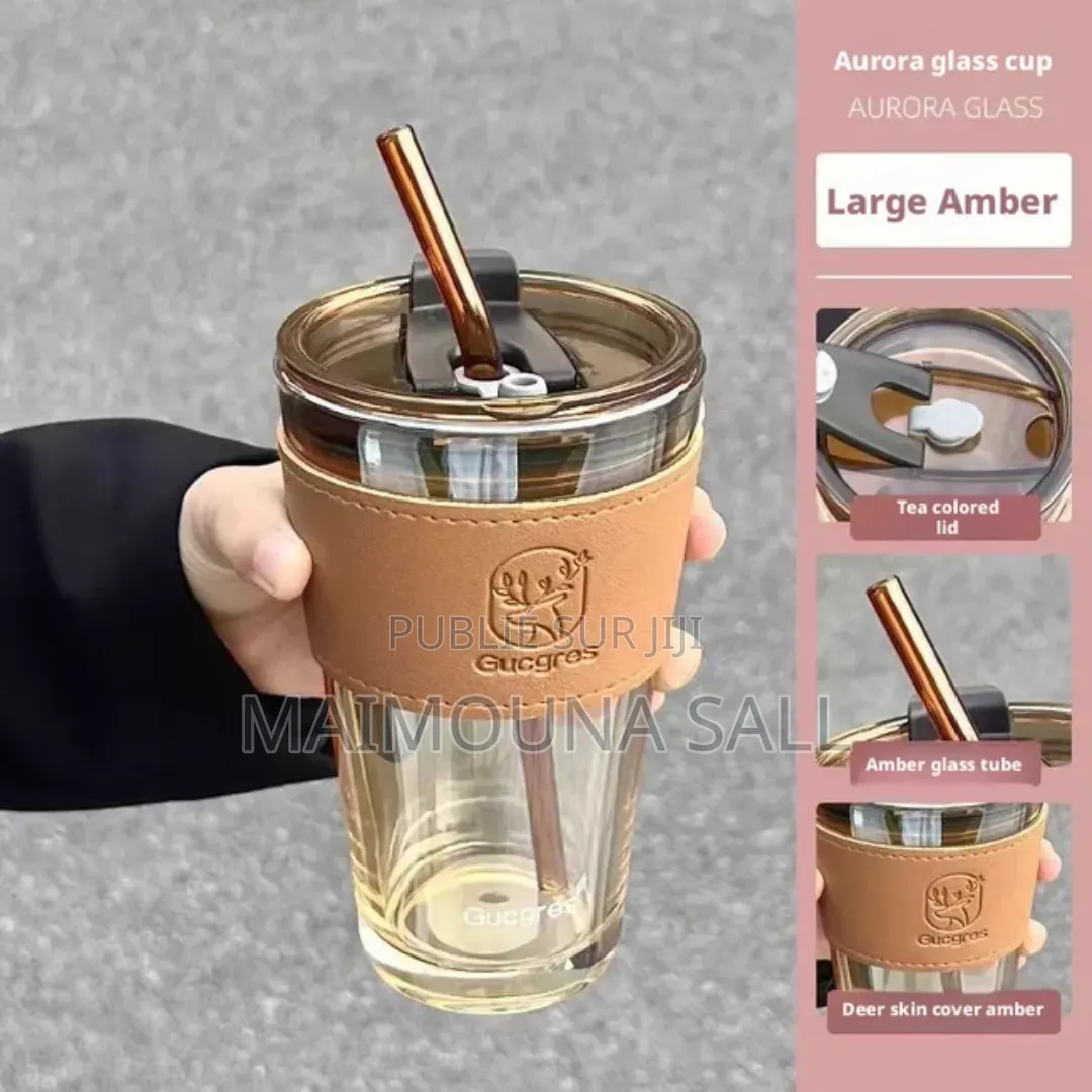Gobelet en Verre Avec Paille