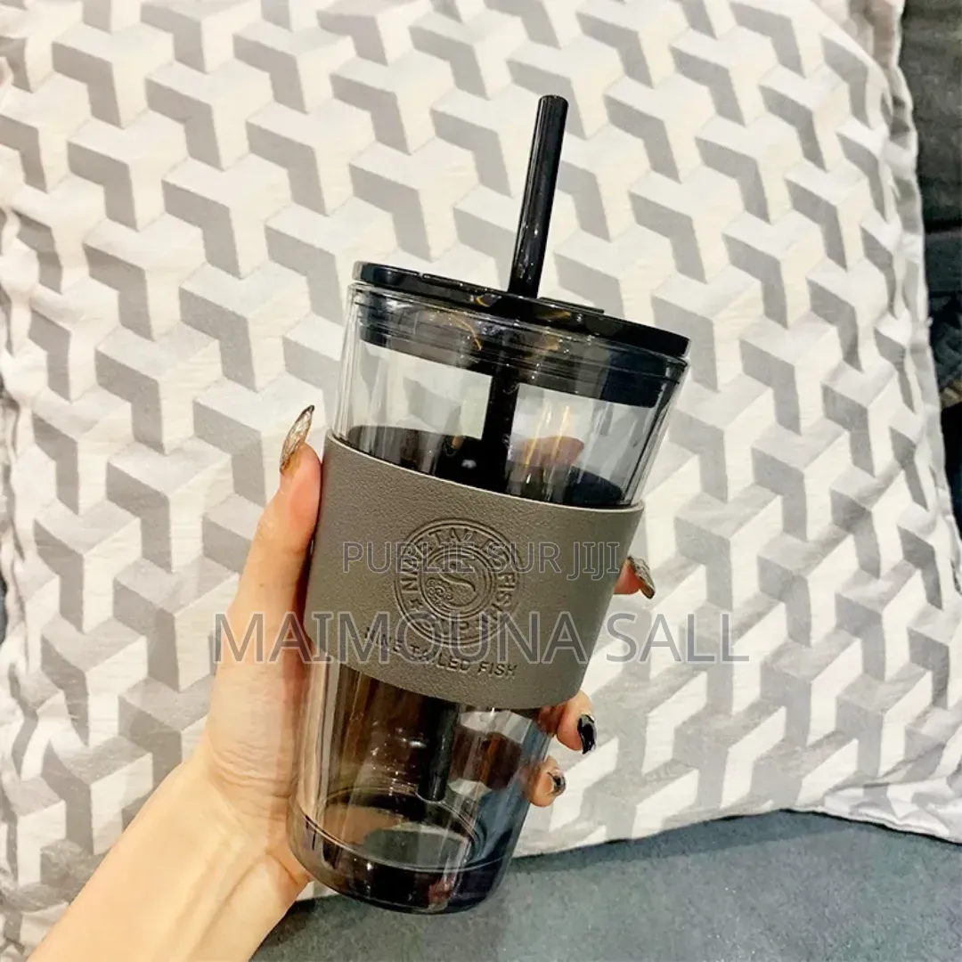 Gobelet en Verre Avec Paille