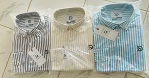 Vend Des Vêtements