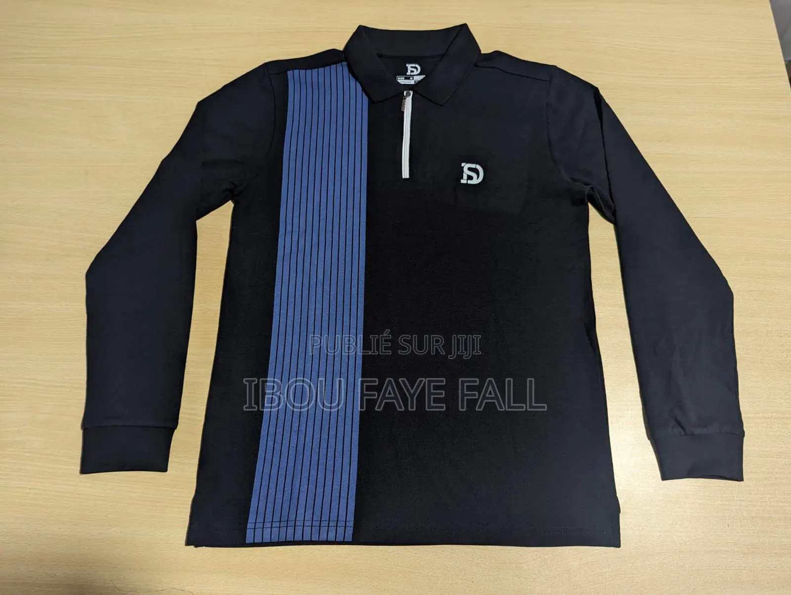 Vend Des Vêtements