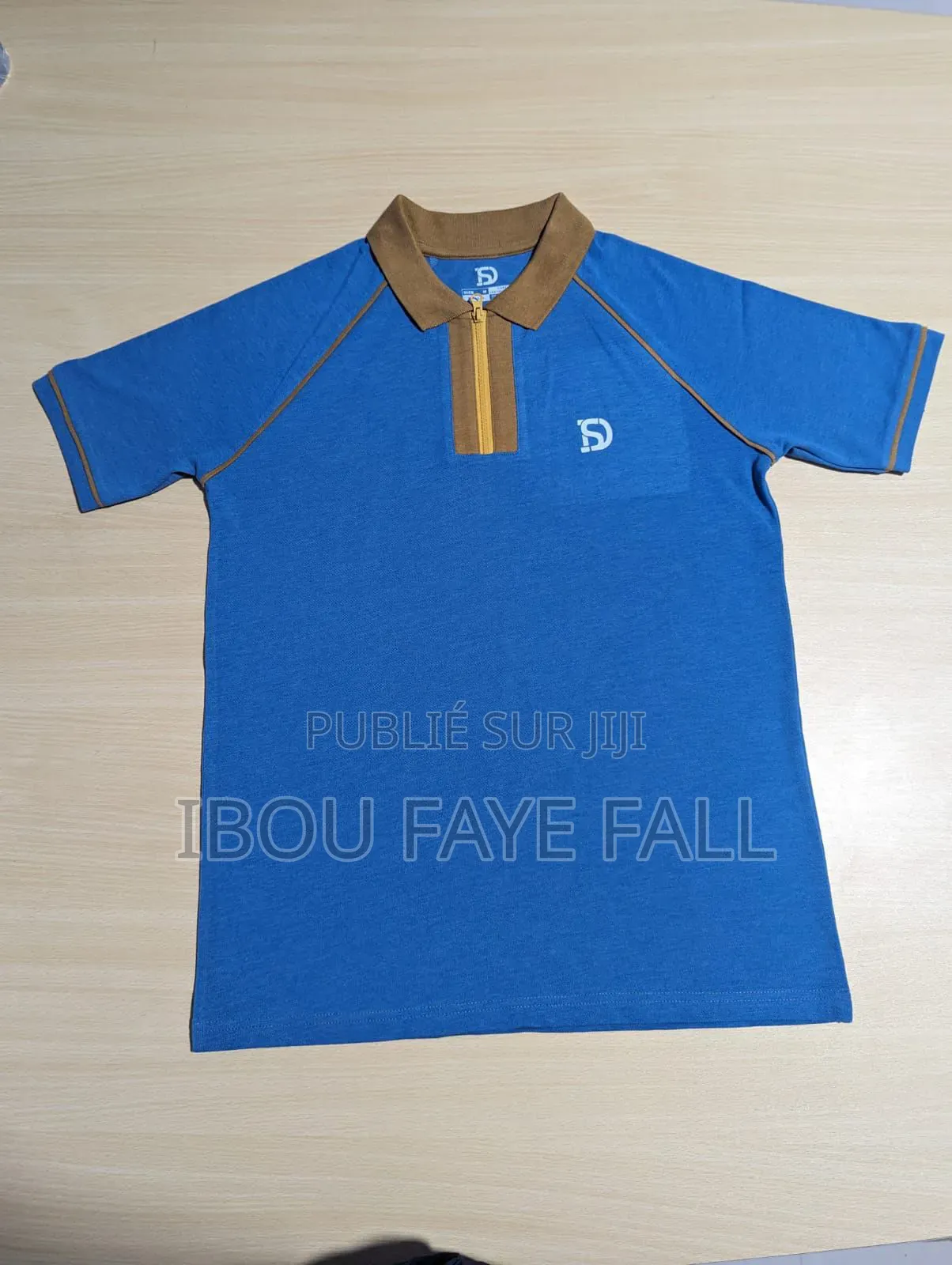 Vend Des Vêtements