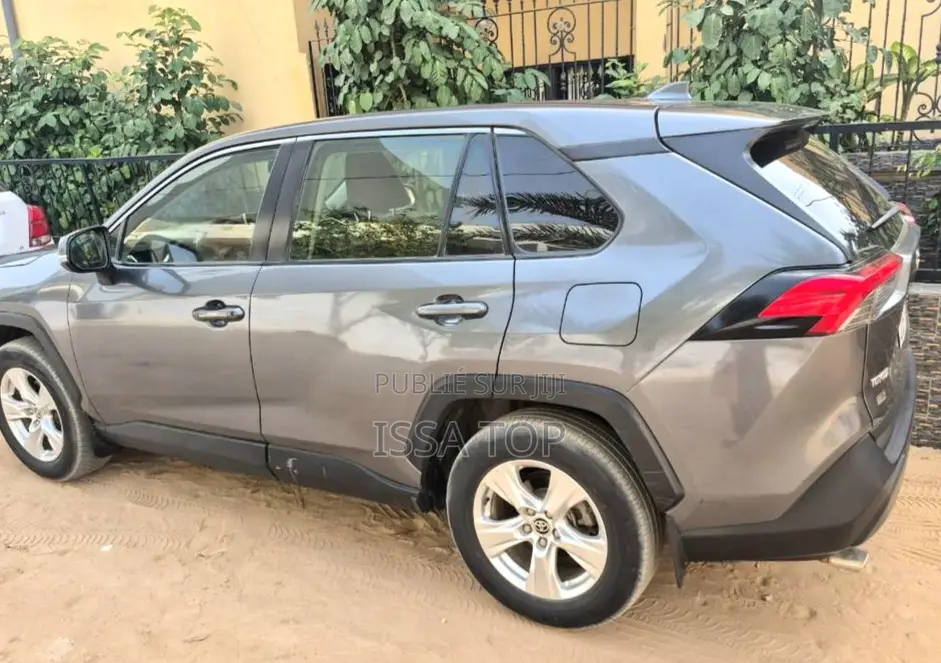 Toyota RAV4 2021 Gris