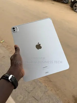 Nouveau Apple iPad Pro 13 (2025) 256 GB Autre