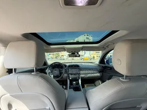 Jaguar XE 2017 Bleu