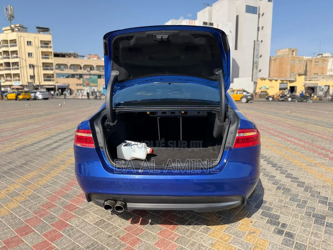 Jaguar XE 2017 Bleu