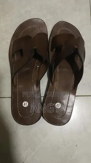 Vente De Chaussures en Cuir Original Mage in Ngaye