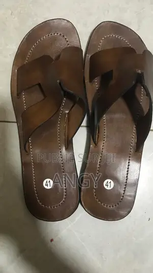 Vente De Chaussures en Cuir Original Mage in Ngaye