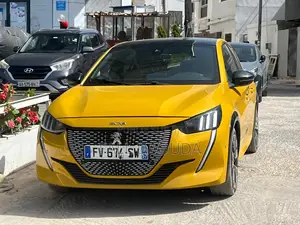 Peugeot 208 2022 Jaune