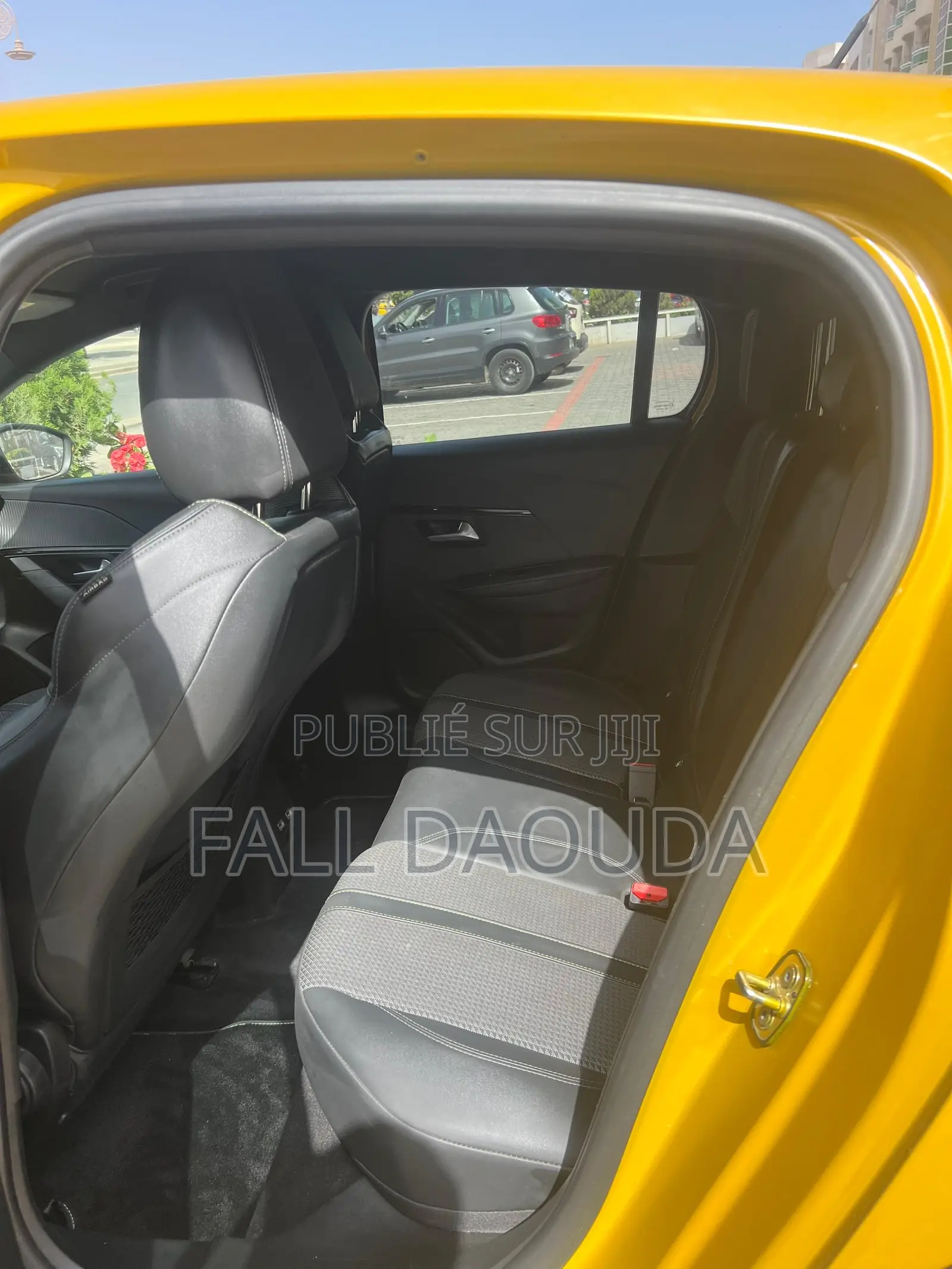 Peugeot 208 2022 Jaune