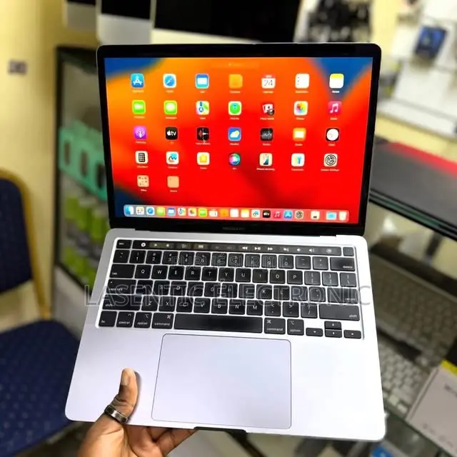 Nouveau Apple MacBook Pro 2020 16GB Intel Core i5 SSD 512GB