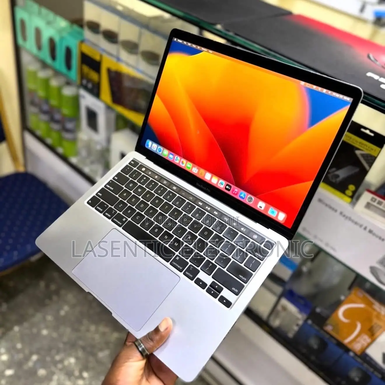 Nouveau Apple MacBook Pro 2020 16GB Intel Core i5 SSD 512GB