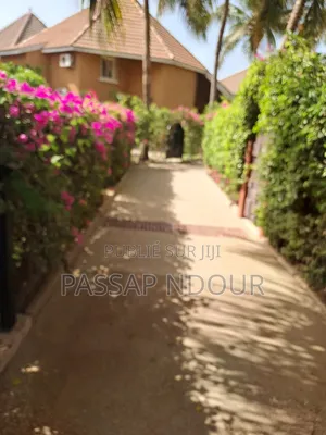 Meublé 3chbre Villa dans Thiès Sud à Vendre