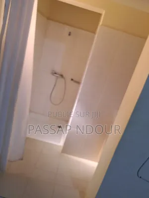 Location De Villa en Résidence Privée À Saly