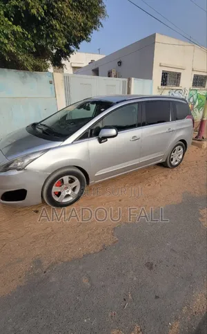 Peugeot 5008 2016 Gris