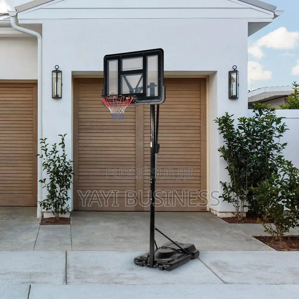 Panier De Basket-Ball Sur Pied