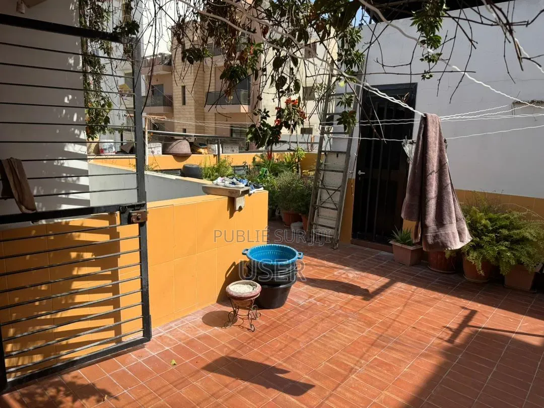 5chbre Villa dans Villa R+2, Mermoz Sacré-Cœur à Vendre
