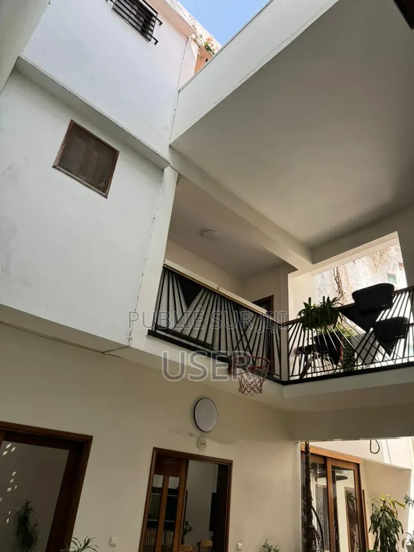 5chbre Villa dans Villa R+2, Mermoz Sacré-Cœur à Vendre