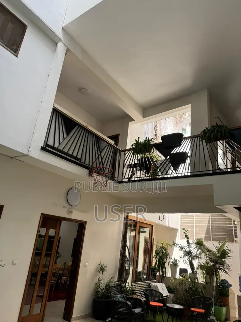 5chbre Villa dans Villa R+2, Mermoz Sacré-Cœur à Vendre