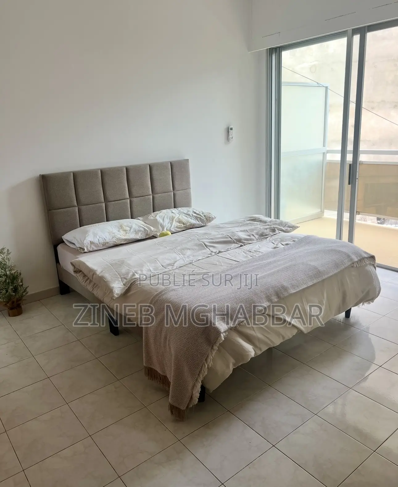 Lit Capitonné Avec Matelas Orthopédique