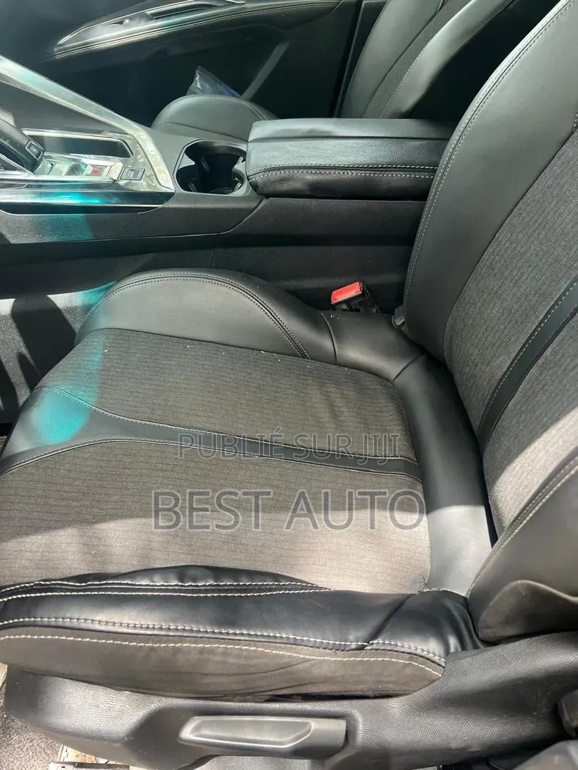 Peugeot 5008 2019 Gris