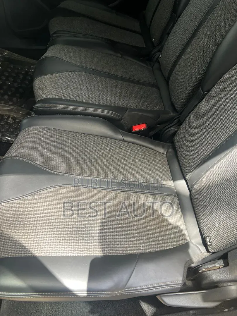 Peugeot 5008 2019 Gris