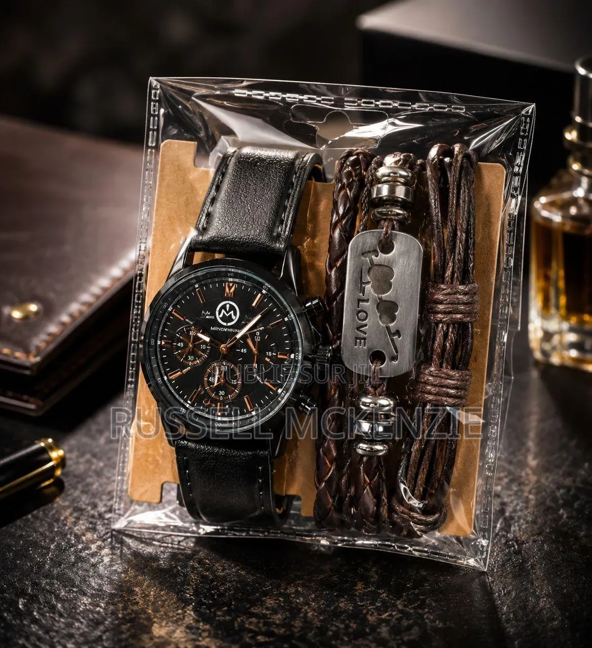 Une Ensemble De Montre Et Ses Bracelets Disponibles À Des Prix Abordab