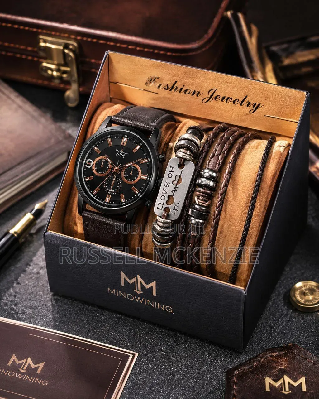 Une Ensemble De Montre Et Ses Bracelets Disponibles À Des Prix Abordab
