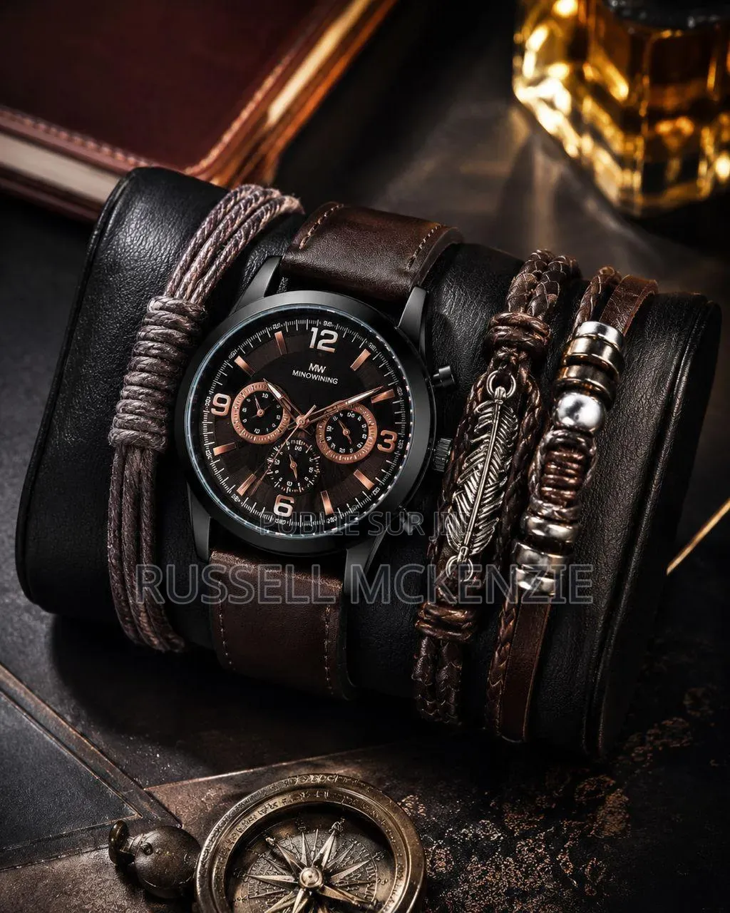 Une Ensemble De Montre Et Ses Bracelets Disponibles À Des Prix Abordab