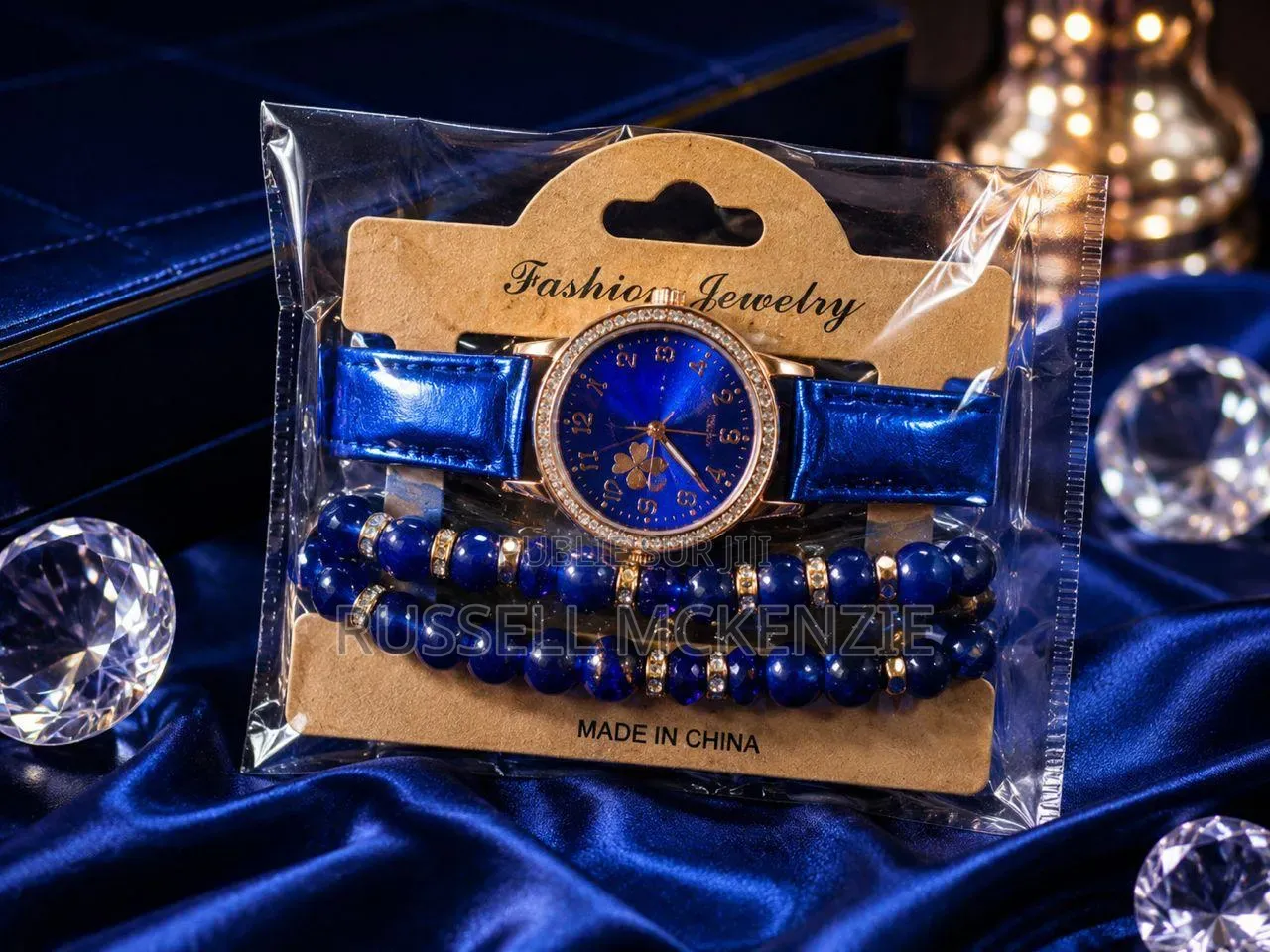 Une Ensemble De Montre Et Ses Bracelets Disponibles À Des Prix Abordab