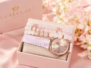 Une Ensemble De Montre Et Ses Bracelets Disponibles À Des Prix Abordab