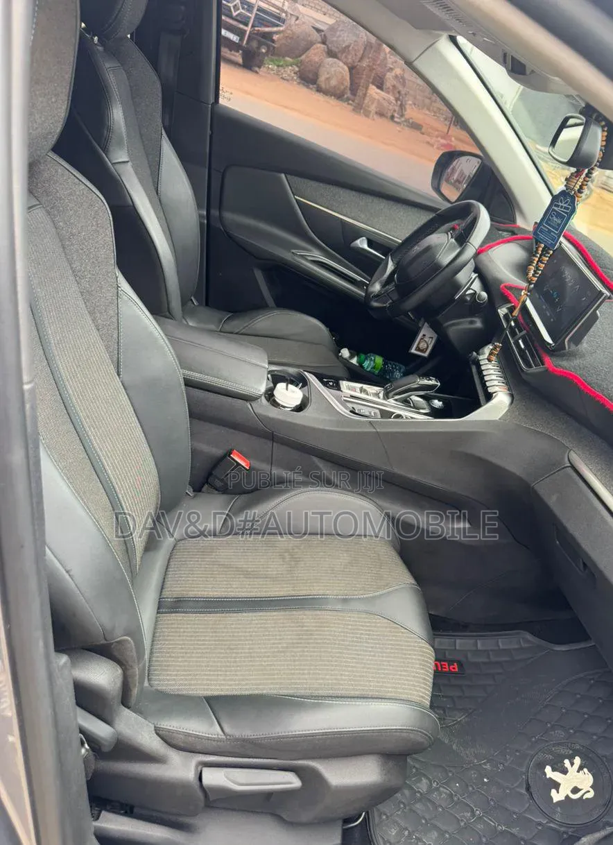 Peugeot 3008 2021 Gris