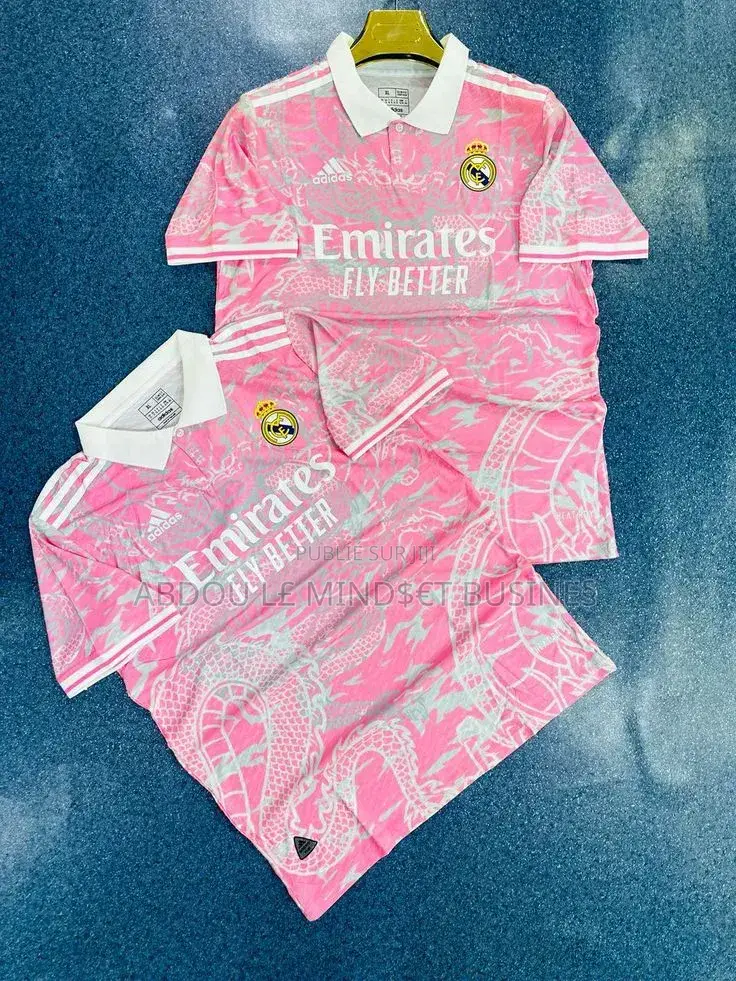 Maillots Real Madrid Rose Disponible