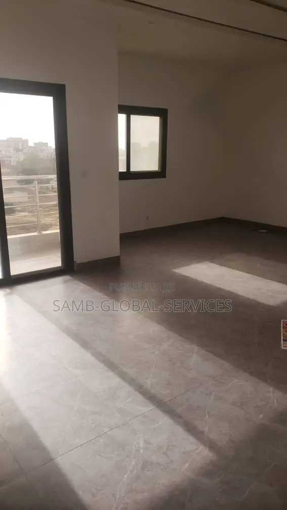 2chbre Appartement dans Yoff à Louer