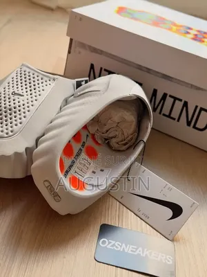 Nike Yeuzi