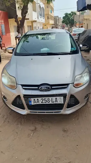 Ford Focus Titanium 4dr Sedan (2.0L 4cyl 6AM) 2014 Gris