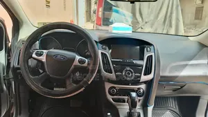Ford Focus Titanium 4dr Sedan (2.0L 4cyl 6AM) 2014 Gris