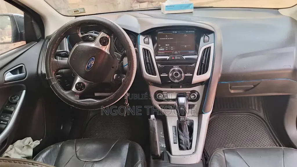 Ford Focus Titanium 4dr Sedan (2.0L 4cyl 6AM) 2014 Gris