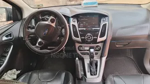 Ford Focus Titanium 4dr Sedan (2.0L 4cyl 6AM) 2014 Gris