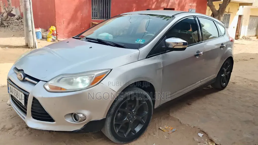 Ford Focus Titanium 4dr Sedan (2.0L 4cyl 6AM) 2014 Gris