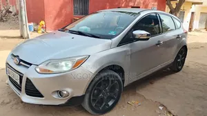 Ford Focus Titanium 4dr Sedan (2.0L 4cyl 6AM) 2014 Gris