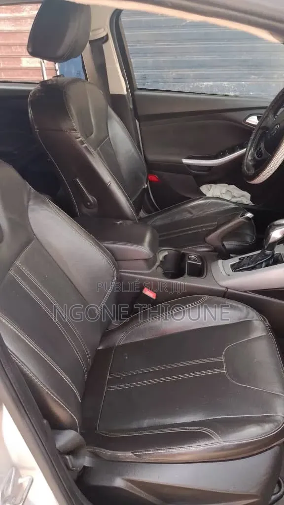 Ford Focus Titanium 4dr Sedan (2.0L 4cyl 6AM) 2014 Gris