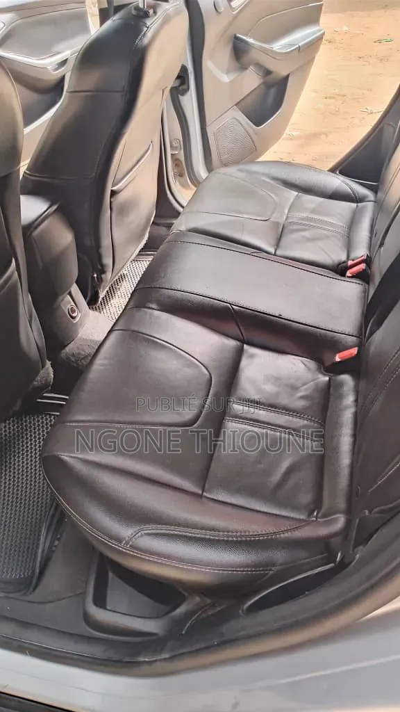 Ford Focus Titanium 4dr Sedan (2.0L 4cyl 6AM) 2014 Gris