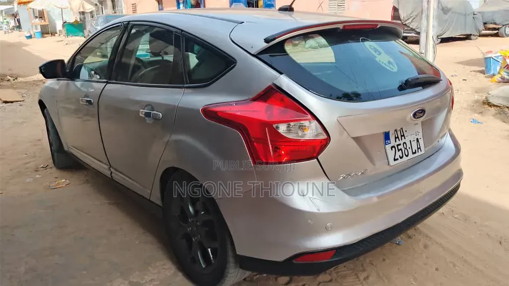 Ford Focus Titanium 4dr Sedan (2.0L 4cyl 6AM) 2014 Gris