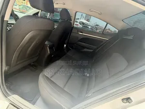 Hyundai Elantra 2018 Blanc