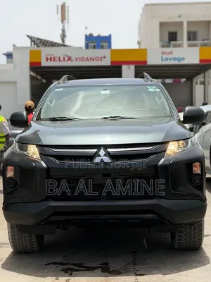 Mitsubishi L200 2022 Gris