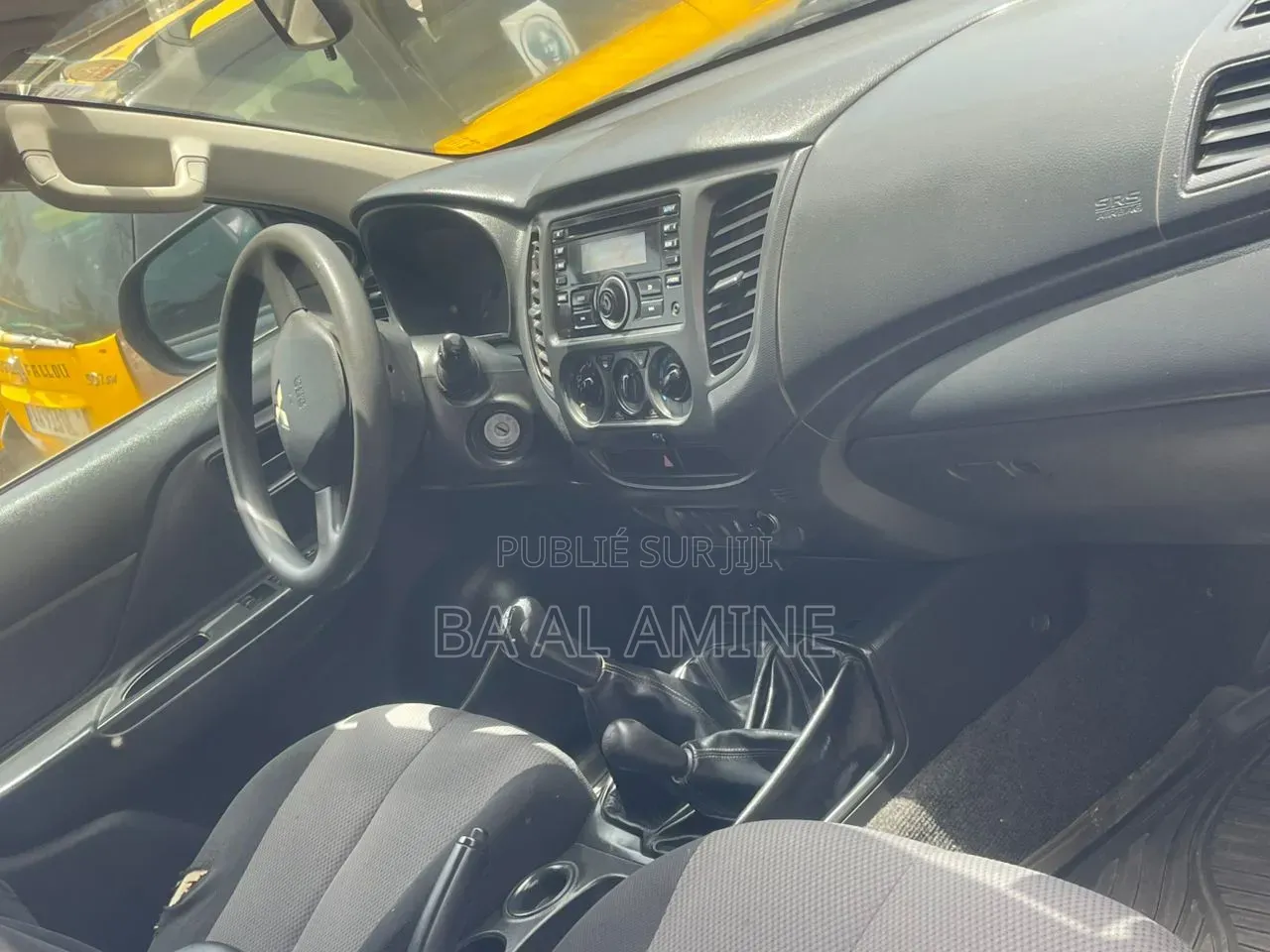 Mitsubishi L200 2022 Gris