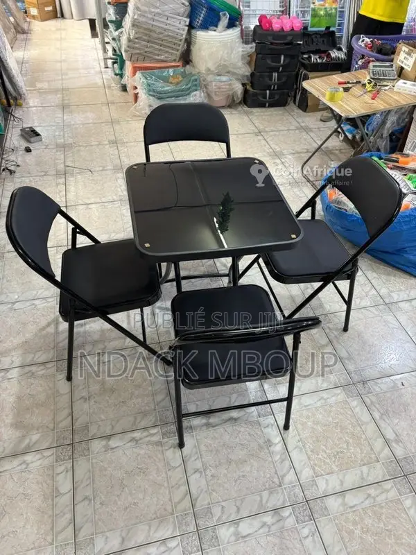 Table À Manger 70cm Avec Quatre Chaises