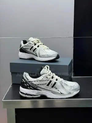 New Balance 1906 Noir-Blanc Disponible